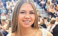 Julia Spahalski receives Susan B. Haeffner Sportsmanship Award